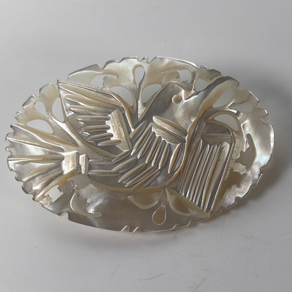 Vintage Mother of Pearl Brooch Hand Carved - Picture 7 of 7